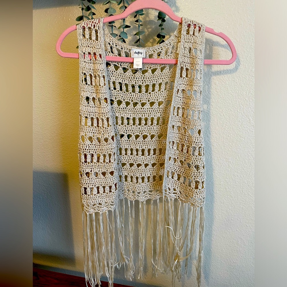 Women’s Buckle Day trip Crochet Fringe Vest BOHO Sz L NWT!